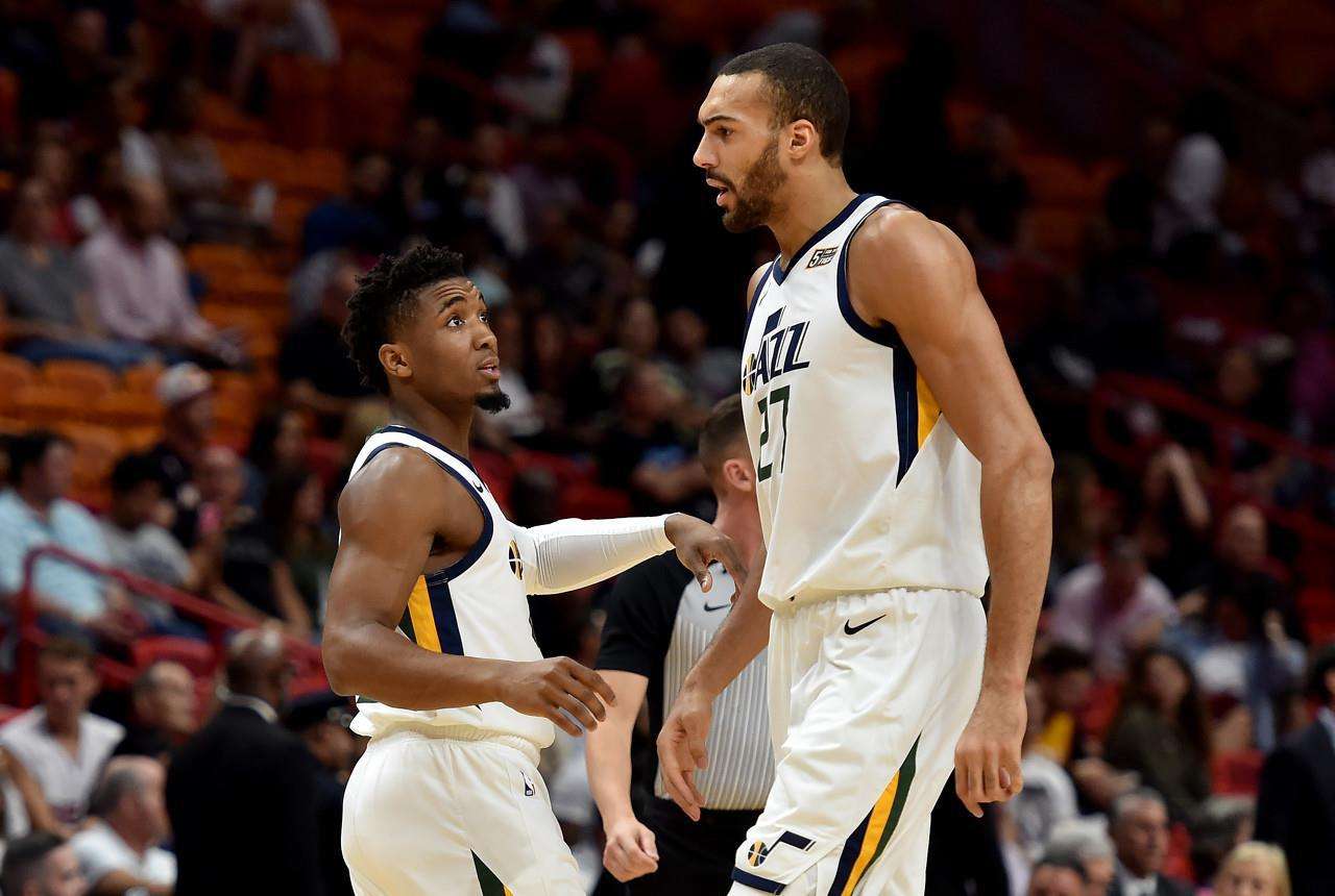 包含Scout连续七场比赛得分超过出色防守，澳大利亚队挑战极限！的词条