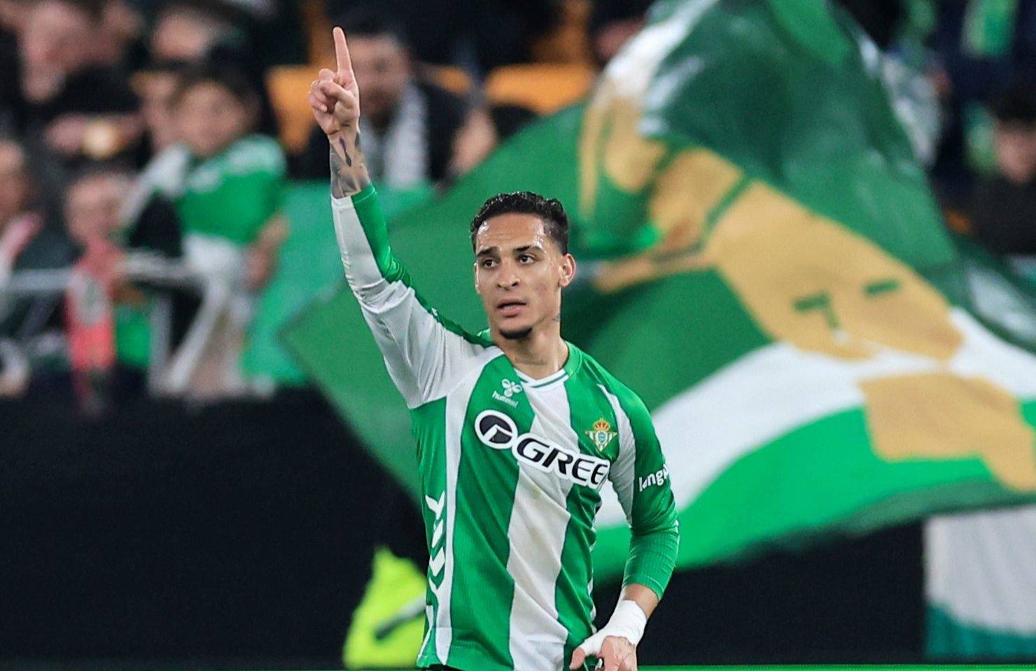 今晨马德里竞技强势反弹国际比赛日圣安东尼奥马刺手感冰凉，菲尼克斯太阳集结日内部沟通看傻球迷的简单介绍